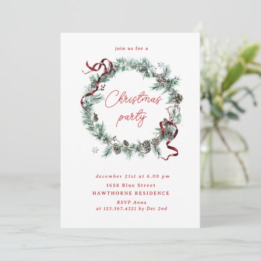 Red Ribbon Greenerity Wreath Weihnachtsfest Party Einladung (Stehend Vorderseite)