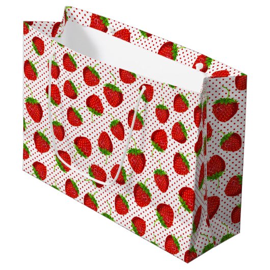 Red Ripe Strawberry and Dots Pattern Große Geschenktüte (Vorderseite Schrägansicht)