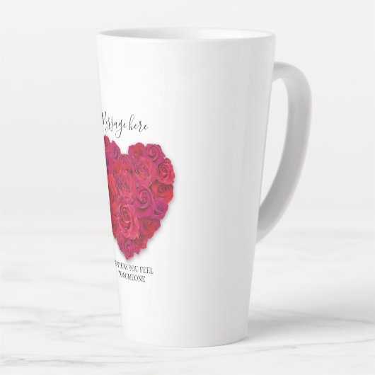 Red Rose Heart Romantic Floral Custom Text Milchtasse (Rechte Ecke)
