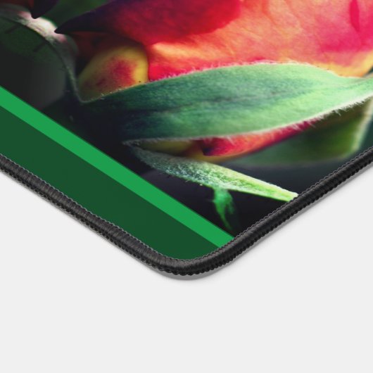 Red Rosenknospe Blumen Personalisiert Schreibtischunterlage (Ecke)