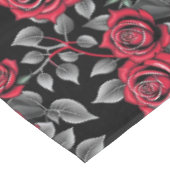 Red Roses On A Black Background Tischdecke (Schrägansicht)