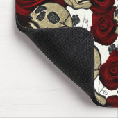Red Roses & Skulls Black Floral Gothic White Mousepad (Ecke)