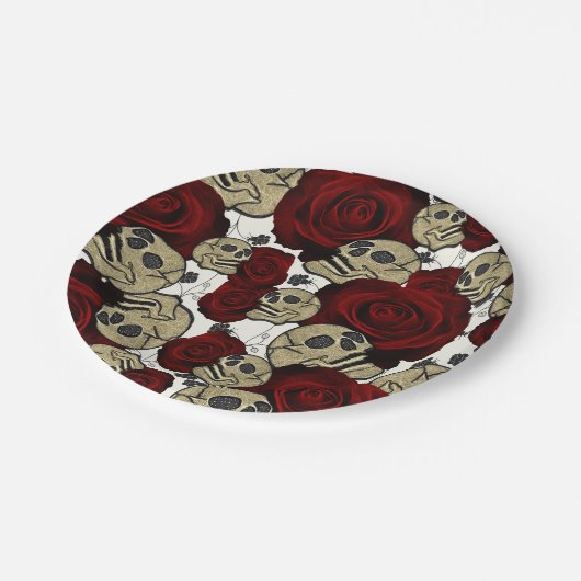 Red Roses & Skulls Black Floral Gothic White Pappteller (Schrägansicht)