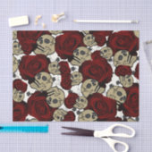 Red Roses & Skulls Black Floral Gothic White Seidenpapier (Handwerk)