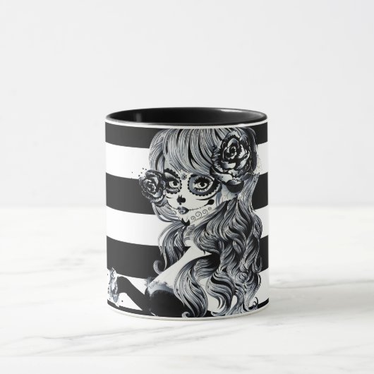 Red Roses & Skulls Grey Black Floral Gothic Tasse (Zentrum)