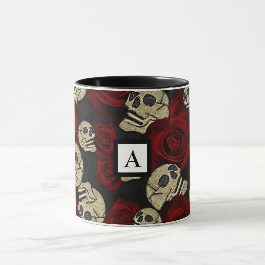 Red Roses & Skulls Grey Black Floral Gothic Tasse (Zentrum)