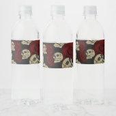 Red Roses & Skulls Grey Black Floral Gothic Wasserflaschenetikett (Flaschen)