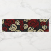 Red Roses & Skulls Grey Black Floral Gothic Wasserflaschenetikett (Einzelnes Label)
