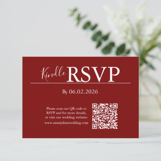 Red RSVP QR Code Card for Modern Wedding (Stehend Vorderseite)