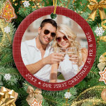 Red Rustic Foto Mr. and Mrs Christmas Keramik Ornament<br><div class="desc">Rote rustikale 2 Foto Weihnachtsschmuck Vorlage, um mit Ihren Namen und Jahr oder anderen Text personalisieren. Es ist ein perfekter Sake für frische Weds und ihre Familien, sich an die ersten Weihnachten als Mr. und Mrs. Customize mit Leichtigkeit mit Ihren Bildern, Familiennamen und Jahr vor der Bestellung zu erinnern. Gute...</div>