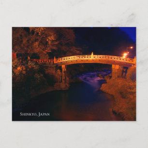 Red Sacred Bridge über einem Fluss bei Night Japan Postkarte