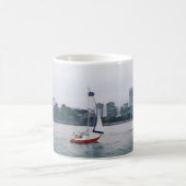 Red Sailboat Art Navy Fluss Kaffeetasse (Mittel)