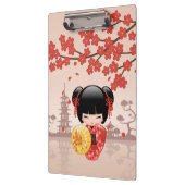 Red Sakura Kokeshi Doll Japanisch Geisha Beige Klemmbrett (Links)
