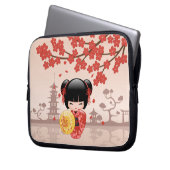 Red Sakura Kokeshi Doll - Japanisch Geisha Laptopschutzhülle (Vorderseite Links)