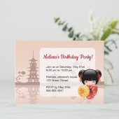 Red Sakura Kokeshi Doll Niedlich Geisha Geburtstag Einladung (Stehend Vorderseite)