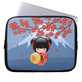 Red Sakura Kokeshi Doll - Niedlich Geisha Girl Laptopschutzhülle