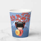 Red Sakura Kokeshi Doll - Niedlich Geisha Girl Pappbecher (Vorderseite)