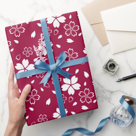 Red Sakura Pattern Geschenkpapier (Schenken)
