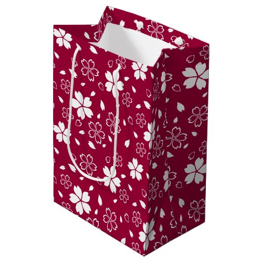 Red Sakura Pattern Mittlere Geschenktüte (Vorderseite Schrägansicht)