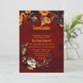 Red Samhain Floral Skull Halloween-Party Einladung (Stehend Vorderseite)