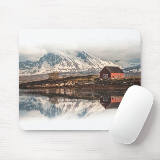 Red Scandinavian Boat House Mousepad (Mit Mouse)