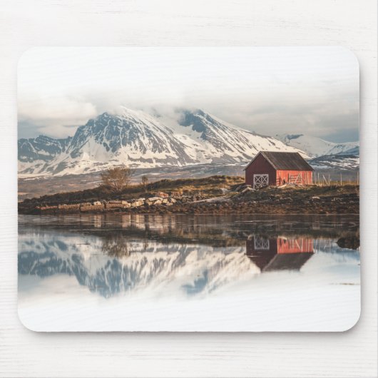 Red Scandinavian Boat House Mousepad (Vorne)