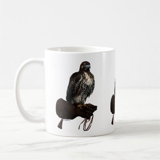 Red-Schwanz Hawk on Glove Kaffeetasse (Links)
