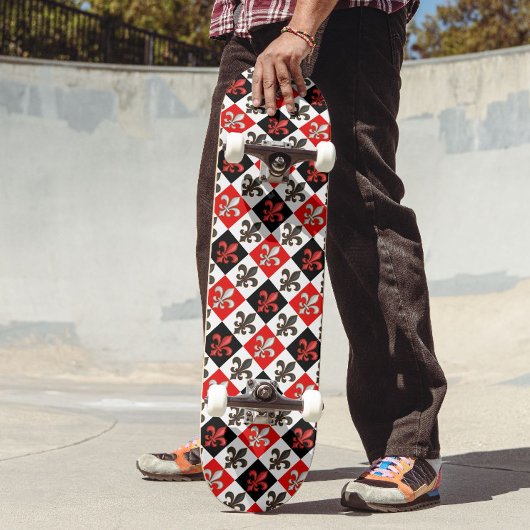 Red Schwarz-weiß Checkered Fleur-de-lis-Design Skateboard