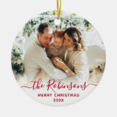 Red Script Familienname Foto Frohe Weihnachten Keramik Ornament (Vorne)