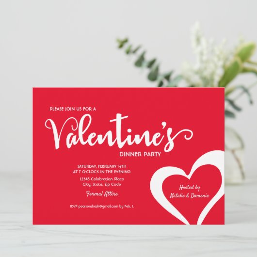 Red Script Valentine Dinner Party Einladung (Stehend Vorderseite)