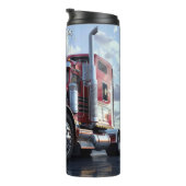 Red Semi Truck Cloudy Day Thermosbecher (Nach rechts gedreht)