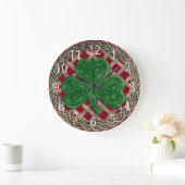 Red Shamrock and Celtic Knots Round Clock Große Wanduhr (Zuhause)