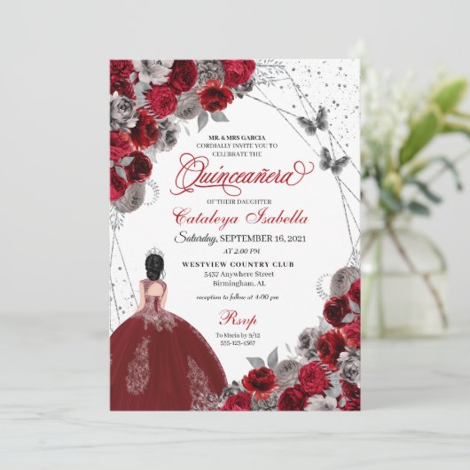 Red Silver Butterfly Princess Quinceanera Einladung (Stehend Vorderseite)