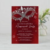 Red Silver Masquerade Mask Star Quinceanera Folieneinladung (Stehend vorne)