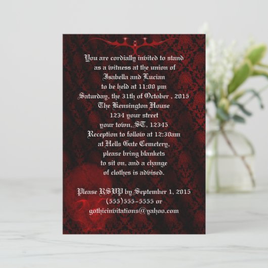 Red Skull Damask Goth Wedding Einladung (Stehend Vorderseite)