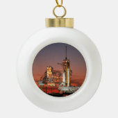 Red Sky for Space Shuttle Atlantis Start Keramik Kugel-Ornament (Vorderseite)