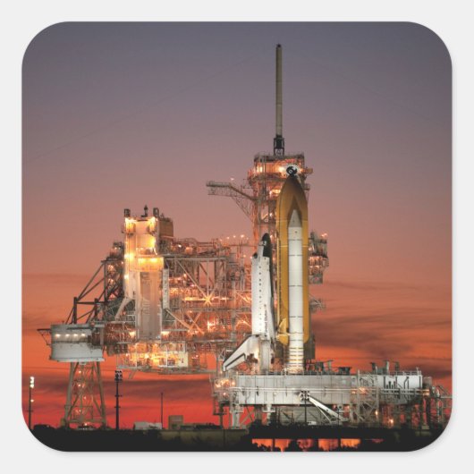 Red Sky for Space Shuttle Atlantis Start Quadratischer Aufkleber (Vorderseite)
