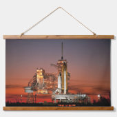 Red Sky for Space Shuttle Atlantis Start Wandteppich Mit Holzrahmen (Vorne)
