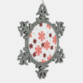 Red Snow Flakes Christmas pattern Snow Pattern Schneeflocken Zinn-Ornament (Links)