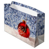 Red Snowflake Christmas Bauble Große Geschenktüte (Rückseite Schrägansicht)