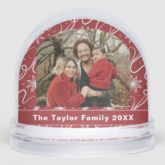 Red Snowflake Swirl Custom Family Photo Schneekugeln (Vorderseite)