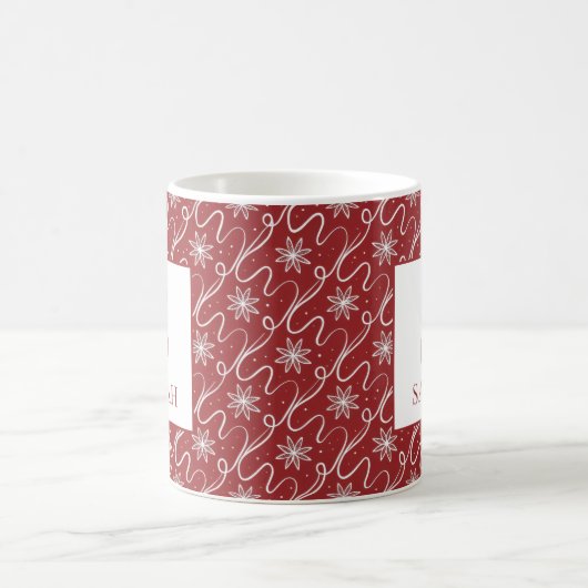 Red Snowflake Swirl Monogram Name Kaffeetasse (Mittel)