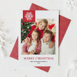 Red Snowflakes Tag Frohe Weihnachten Foto<br><div class="desc">Senden Sie Ihre Urlaubswünsche mit dieser individuell gestaltbaren Weihnachtskarte an Freunde und Familie. Diese Weihnachtskarte des Fotos ist mit moderner Kalligraphie mit Schneeflockakzent ausgestattet. Personalisieren Sie diese,  indem Sie Ihre Daten hinzufügen. Dieses Foto Weihnachtskarte ist in anderen Farben und Kartenmaterial erhältlich. Matching-Elemente sind verfügbar.</div>