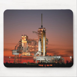 Red Space Shuttle Spaceship Atlantis auf Launch Pa Mousepad