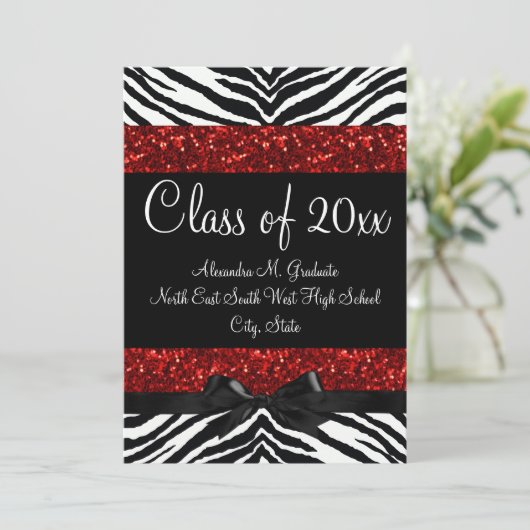Red Sparkle Zebra Bow Abschluss Einladung (Stehend Vorderseite)