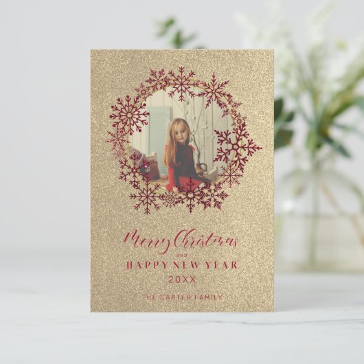 Red Sparkles Snowflakes Christmas Family Photo (Stehend Vorderseite)