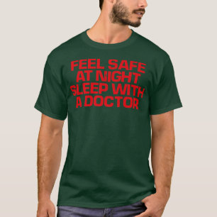 Red Sprichwort Funny Fee beim Nachtschlafen sicher T-Shirt