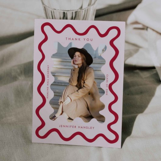 Red Squiggly Wavy Frame Abschluss Vielen Dank Ankündigung