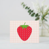 Red Strawberry auf Gingham Karo. Postkarte (Stehend Vorderseite)