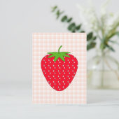 Red Strawberry auf Gingham Karo. Postkarte (Stehend Vorderseite)